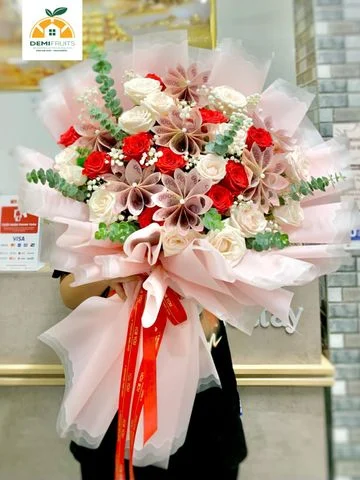 BÓ HOA TIỀN LỚN TONE ĐỎ HỒNG