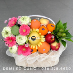 GIỎ TRÁI CÂY KÈM HOA SEN