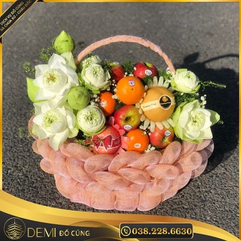 GIỎ TRÁI CÂY KÈM HOA SEN